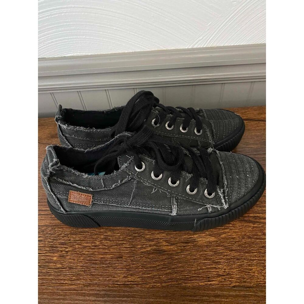 Blowfish Women’s 6.5 Black Distressed Canvas Lace-Up Sneakers